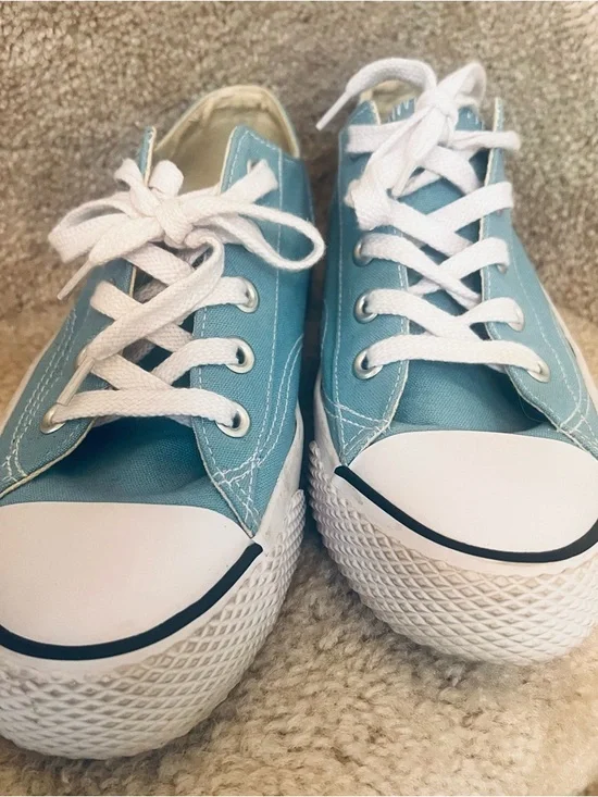 Airwalk Light Blue Low-Top Canvas Sneakers - Picture 2 of 9